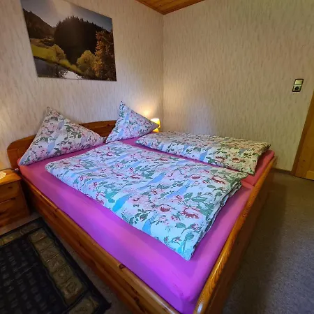 Waldzeit Goessweinstein, Sonnige Und Ruhige Ferienwohnung In Der Fraenkischen Schweiz דירה גוסוויינשטיין
